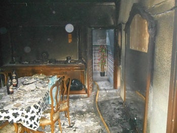 La Policía Local de Garrucha rescata a un hombre del incendio de su vivienda