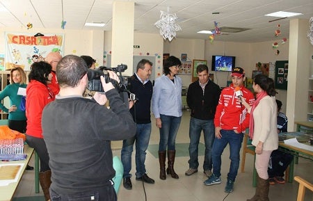 El piloto de Moto3 JuanFran Guevara visita Pulpí