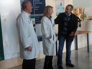 El Hospital La Inmaculada acoge una exposición de pintura de la Asociación de Alzheimer de Huércal-Overa