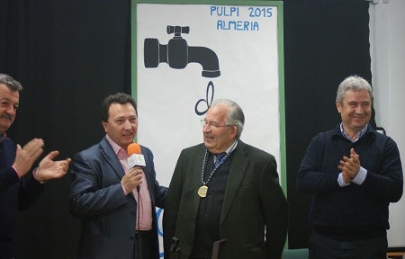 La Federación de Regantes de Almería entrega su primera medalla de oro a Lorenzo Belmonte