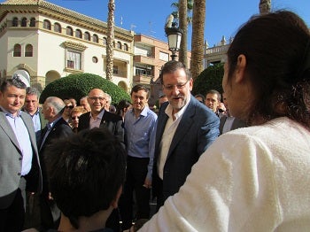 Rajoy ha recorrido hoy las principales calles huercalenses en la precampaña electoral