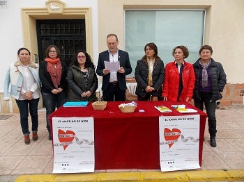 Manifiesto contra la violencia hacia las mujeres en Cuevas