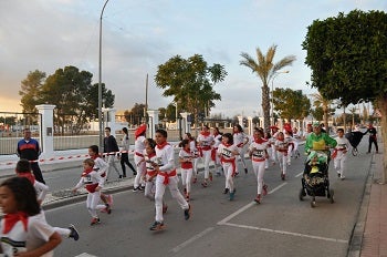 300 corredores se suman a la XXVIII San Silvestre huercalense dándole color