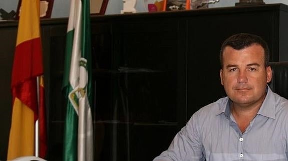 El alcalde de Carboneras defiende que la permuta con Holcim se hizo según los "informes técnicos y jurídicos"