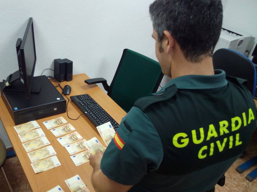 Detienen a tres personas en Vera por distribuir billetes falsificados