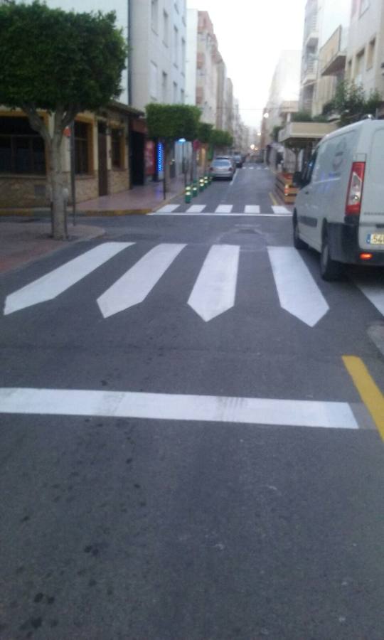 Garrucha mejora la señalización de sus calles de cara al verano