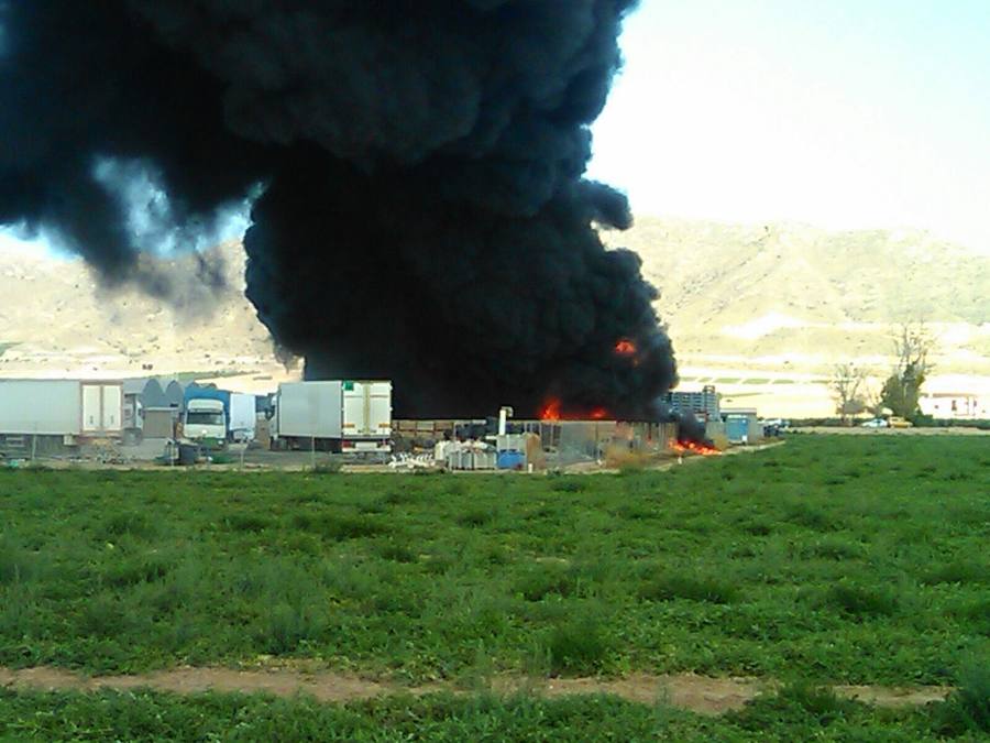 Incendio en una nave hortofrutícola de Pulpí