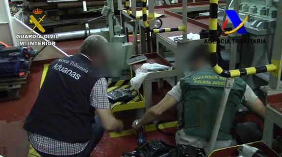 Interceptan un mercante con 43 kilos de cocaína en el puerto de Carboneras