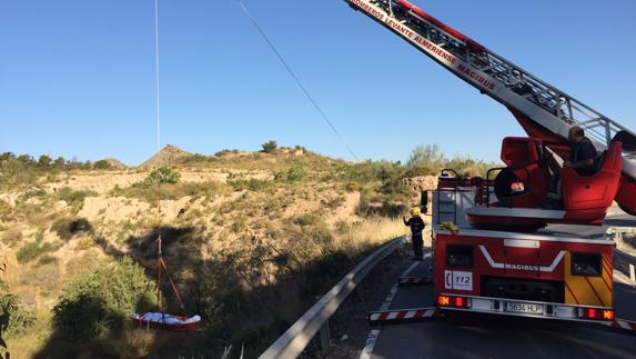 Fallece un hombre tras salirse de la vía y caer por un desnivel en Mojácar