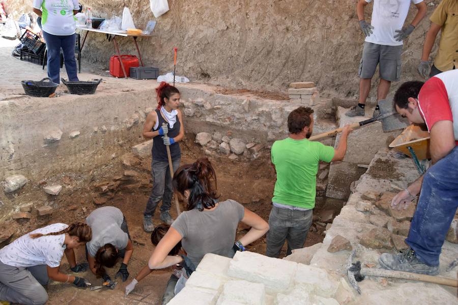 La segunda campaña arqueológica que realiza la Universidad de Granada confirma la riqueza arquitectónica y decorativa de este conjunto, «de los más importantes de Andalucía»