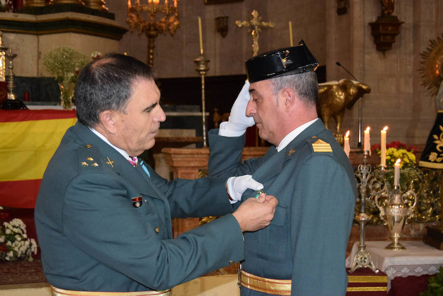 La Iglesia Mayor de Loja acogió de nuevo la celebración de la virgen del Pilar, festejo que sirvió para reconocer la labor de nueve agentes y mandos