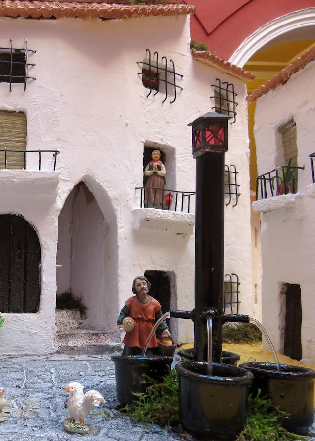 Imagen secundaria 2 - El belén más &#039;lojeño&#039; se expone en el patio del Palacio de Narváez