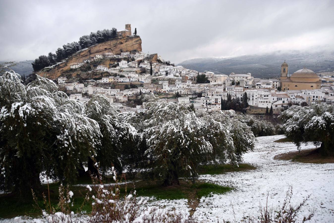 Ventorros de San José, Montefrío y la carretera a Tocón, tras la nevada de este domingo