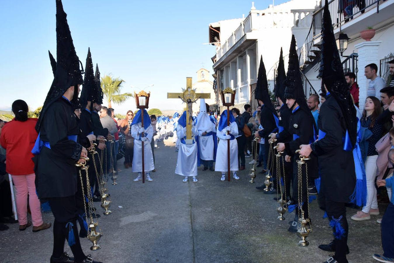 La Cofradía de Jesús en el Huerto y Nuestra Señora de la Esperanza pudo lucir sus estrenos -más apóstoles y 'cacharros' de los incensarios- en un Martes Santo radiante, luminoso y con buenas temperaturas.