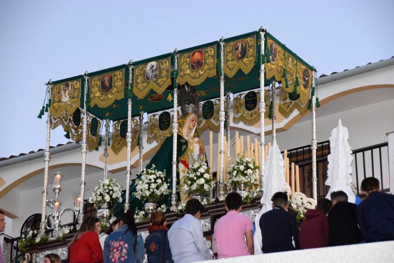 La Cofradía de Jesús en el Huerto y Nuestra Señora de la Esperanza pudo lucir sus estrenos -más apóstoles y 'cacharros' de los incensarios- en un Martes Santo radiante, luminoso y con buenas temperaturas.