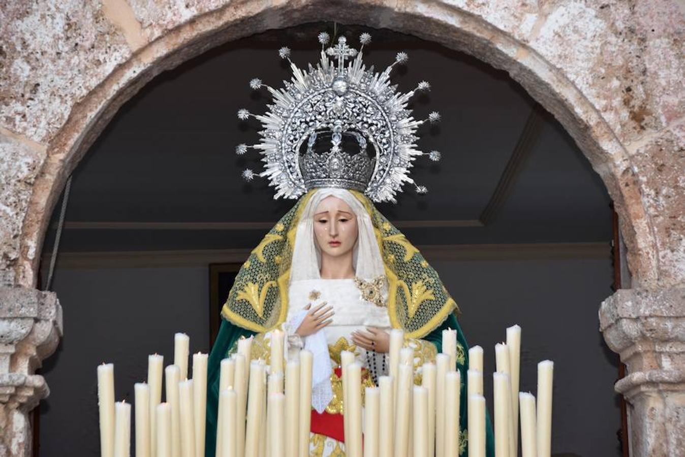 La Cofradía de Jesús en el Huerto y Nuestra Señora de la Esperanza pudo lucir sus estrenos -más apóstoles y 'cacharros' de los incensarios- en un Martes Santo radiante, luminoso y con buenas temperaturas.