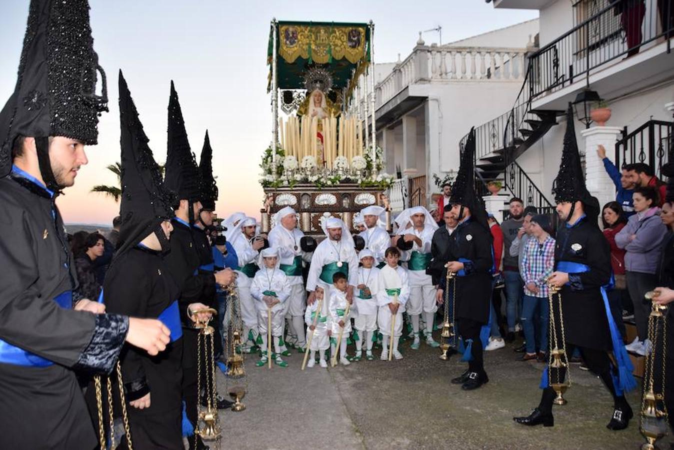 La Cofradía de Jesús en el Huerto y Nuestra Señora de la Esperanza pudo lucir sus estrenos -más apóstoles y 'cacharros' de los incensarios- en un Martes Santo radiante, luminoso y con buenas temperaturas.