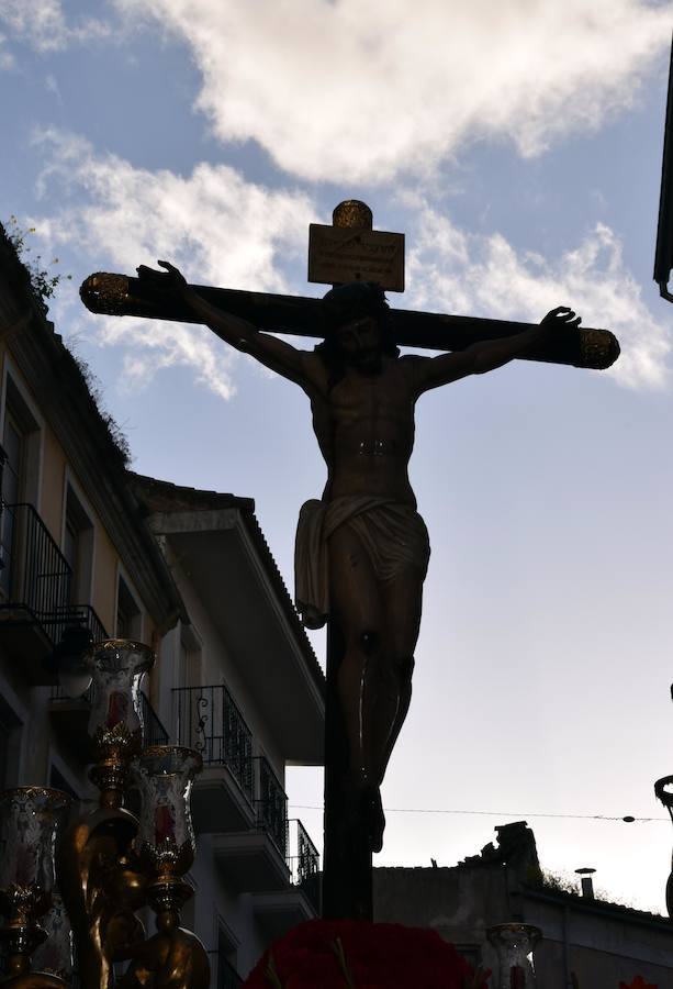 El municipio disfrutó del desfile de las cofradías que procesionaron durante el Viernes Santo