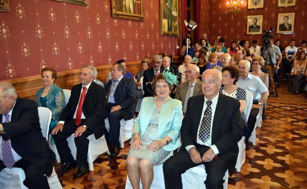 El Ayuntamiento lojeño homenajeará a las parejas que cumplen sus bodas de oro este año