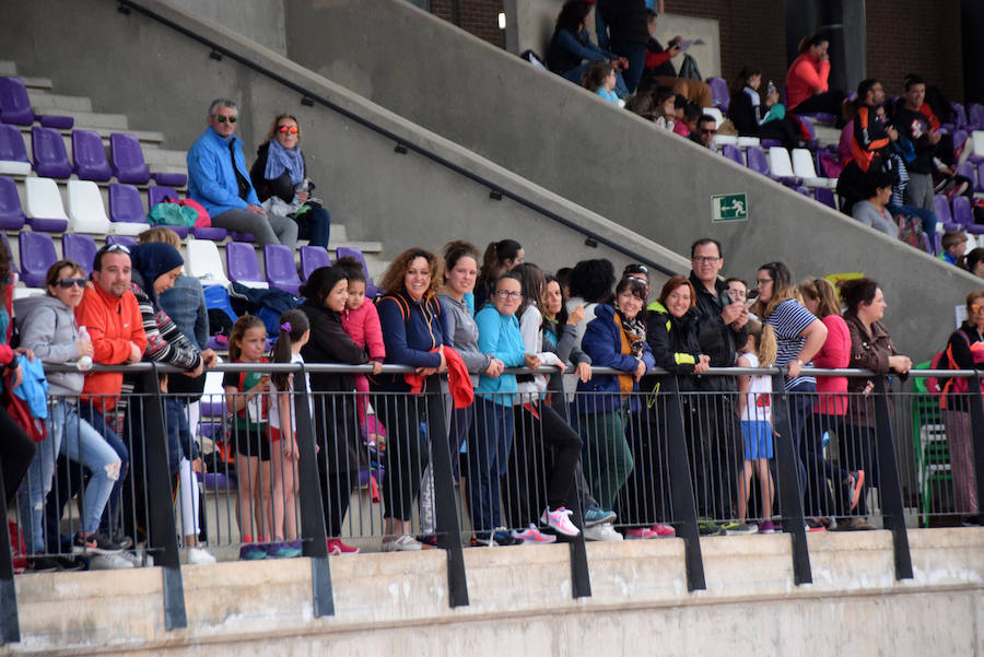 Fotos: El circuito provincial de Atletismo en Pista regresa a Loja tras varios años