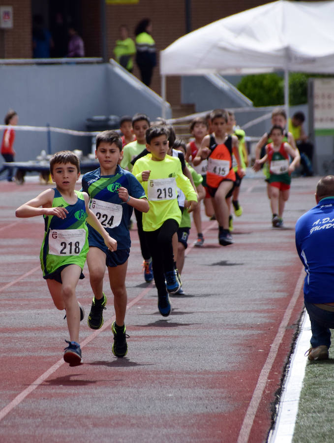 Fotos: El circuito provincial de Atletismo en Pista regresa a Loja tras varios años