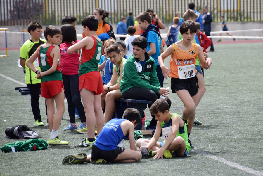 Fotos: El circuito provincial de Atletismo en Pista regresa a Loja tras varios años