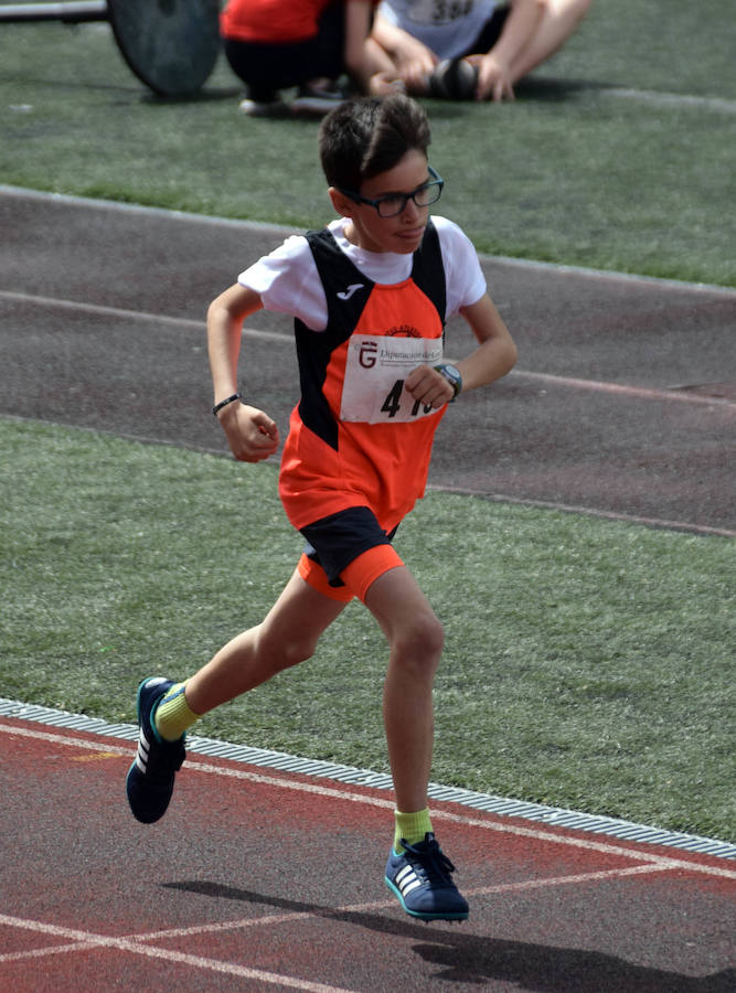 Fotos: El circuito provincial de Atletismo en Pista regresa a Loja tras varios años