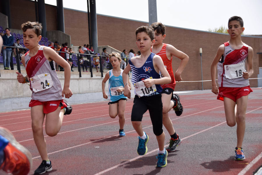 Fotos: El circuito provincial de Atletismo en Pista regresa a Loja tras varios años