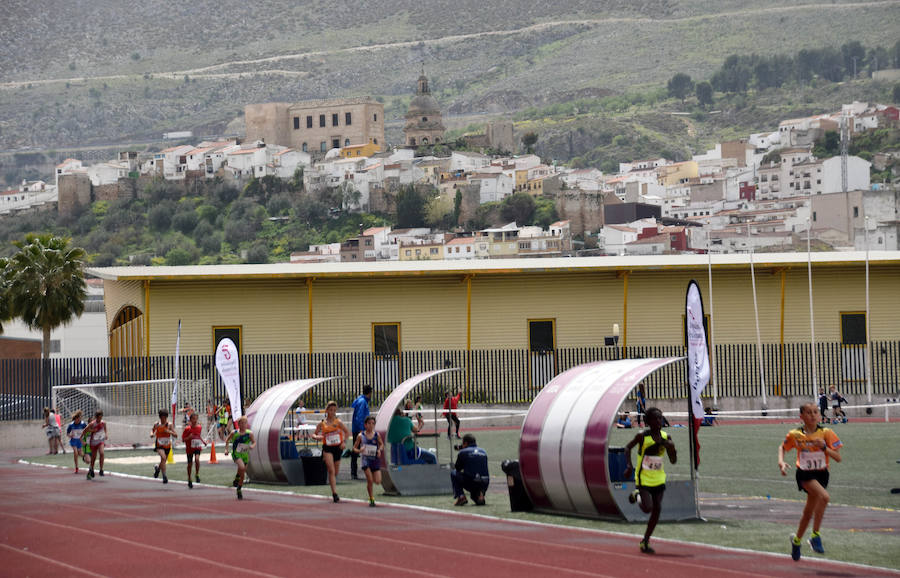 Fotos: El circuito provincial de Atletismo en Pista regresa a Loja tras varios años