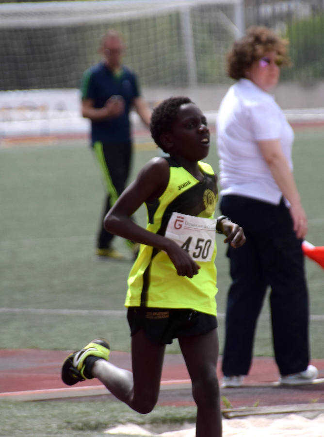 Fotos: El circuito provincial de Atletismo en Pista regresa a Loja tras varios años