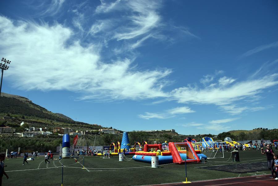 Comienzan cinco días de diversión para escolares y familias en la Ciudad Deportiva de la Joya.