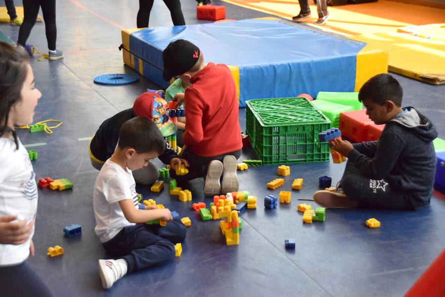 Comienzan cinco días de diversión para escolares y familias en la Ciudad Deportiva de la Joya.