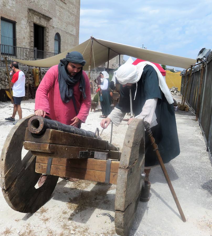 Visitamos el mercado artesano y el campamento histórico de la Alcazaba, protagonistas este fin de semana en Loja.