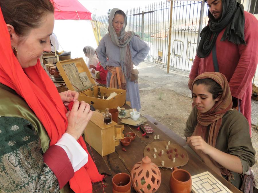 Visitamos el mercado artesano y el campamento histórico de la Alcazaba, protagonistas este fin de semana en Loja.