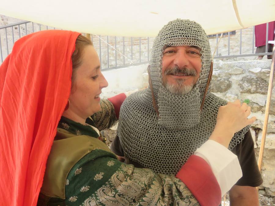 Visitamos el mercado artesano y el campamento histórico de la Alcazaba, protagonistas este fin de semana en Loja.