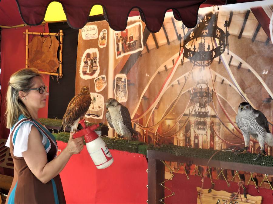 Visitamos el mercado artesano y el campamento histórico de la Alcazaba, protagonistas este fin de semana en Loja.
