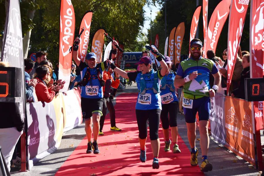 El club Mala Cara de Loja -con el apoyo del Ayuntamiento y de empresas como Abades o Congelados Apolo- lo ha vuelto a hacer. Más de 750 corredores disfrutan del 'running' de montaña con un duro recorrido entre las dos sierras lojeñas y sus complicados desniveles.