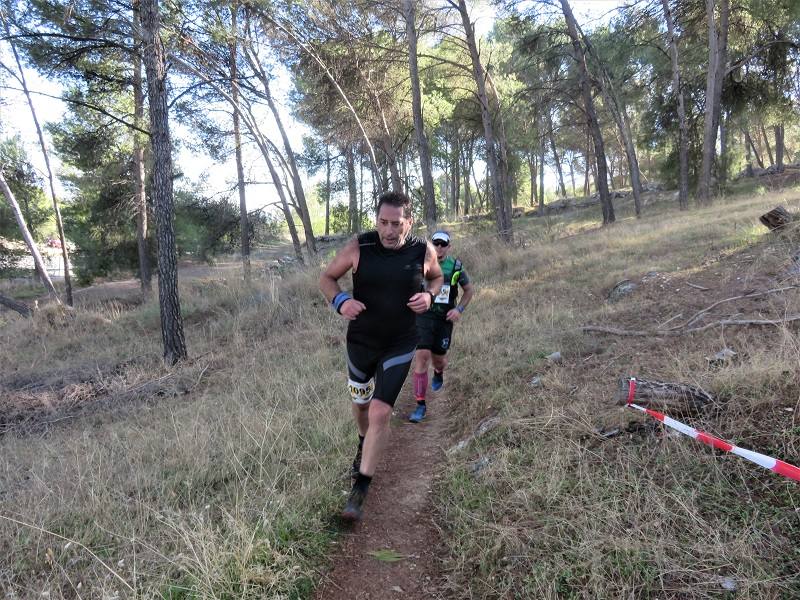 El club Mala Cara de Loja -con el apoyo del Ayuntamiento y de empresas como Abades o Congelados Apolo- lo ha vuelto a hacer. Más de 750 corredores disfrutan del 'running' de montaña con un duro recorrido entre las dos sierras lojeñas y sus complicados desniveles.