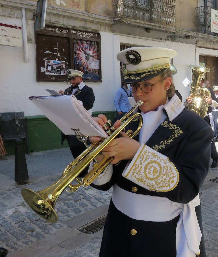 Los pequeños 'hebreos' acompañaban un año más a 'La Borriquilla', que este año salía de nuevo del Convento de Santa Clara, desde donde fue trasladada en procesión litúrgica a la Iglesia de la Encarnación para allí salir en estación de penitencia a mediodía. 