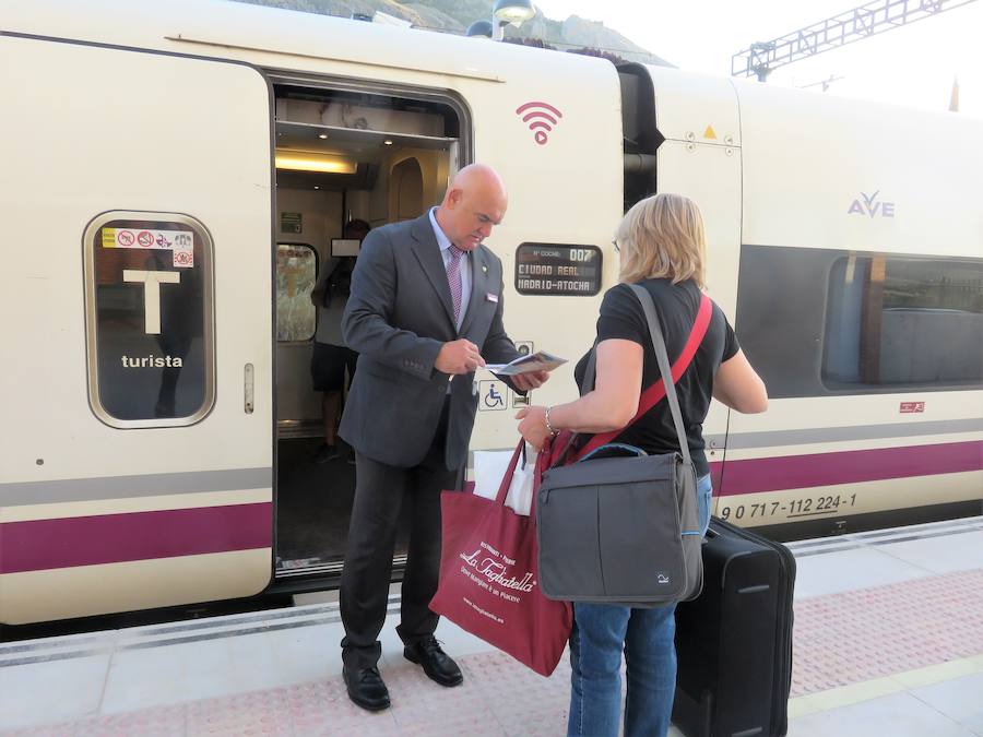 En torno a las 7 de la mañana, llegaban los primeros viajeros a la estación de Loja.