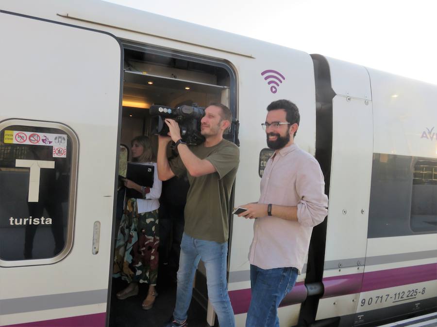 En torno a las 7 de la mañana, llegaban los primeros viajeros a la estación de Loja.