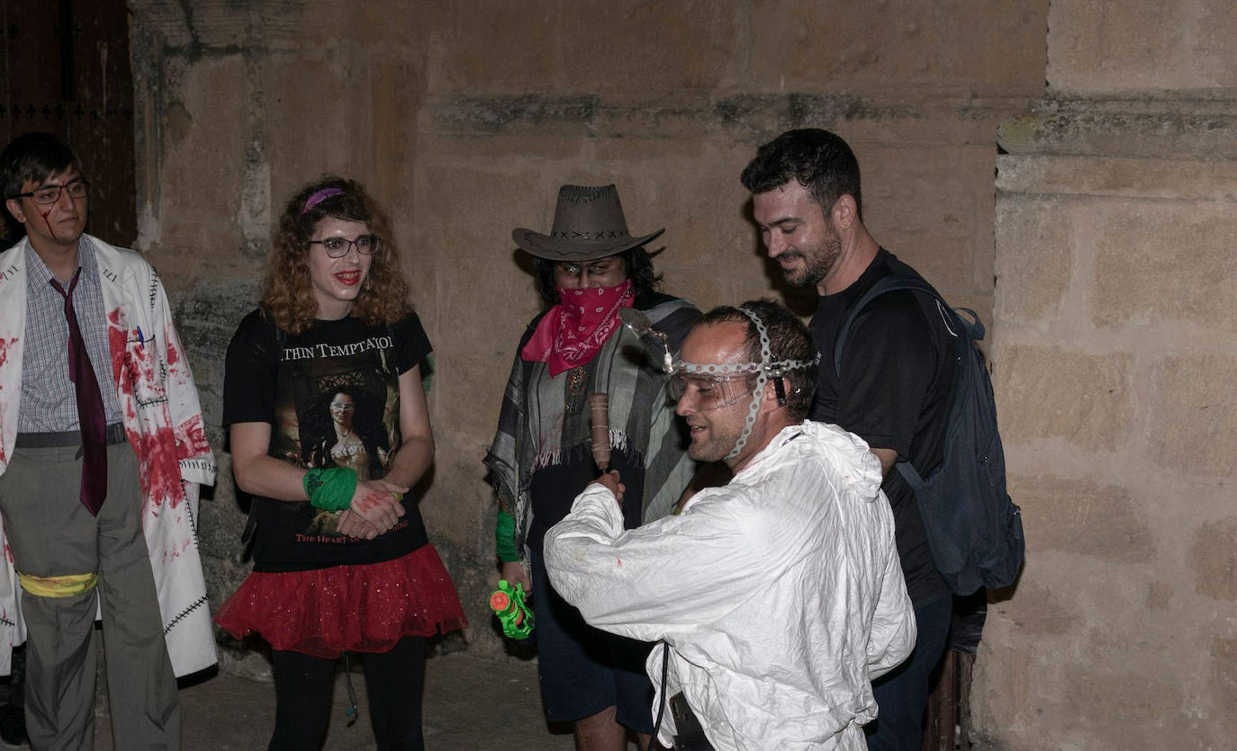 Fotos: Las calles de Montefrío se llenan de zombies por un ‘Apocalipsis Caníbal’