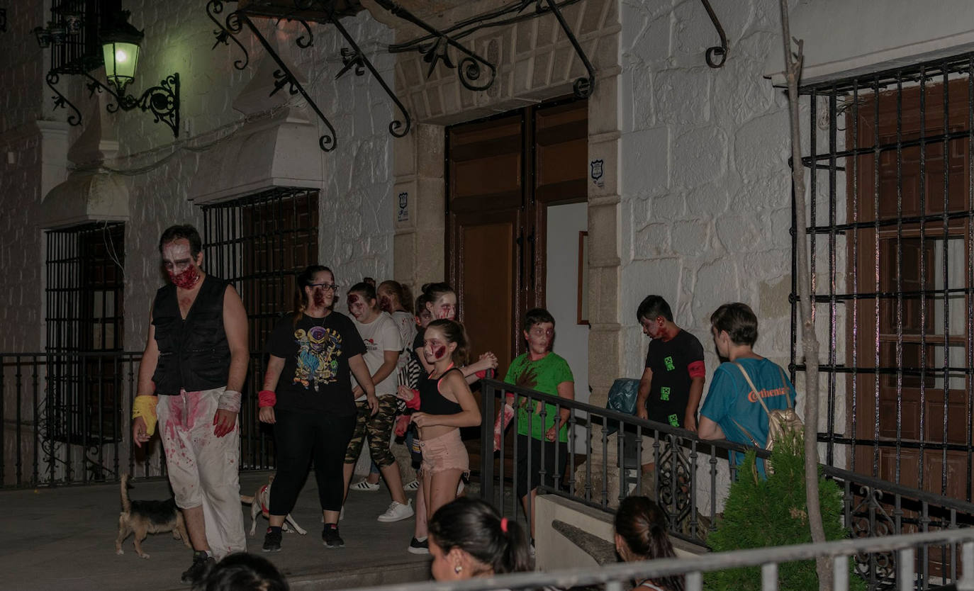 Fotos: Las calles de Montefrío se llenan de zombies por un ‘Apocalipsis Caníbal’