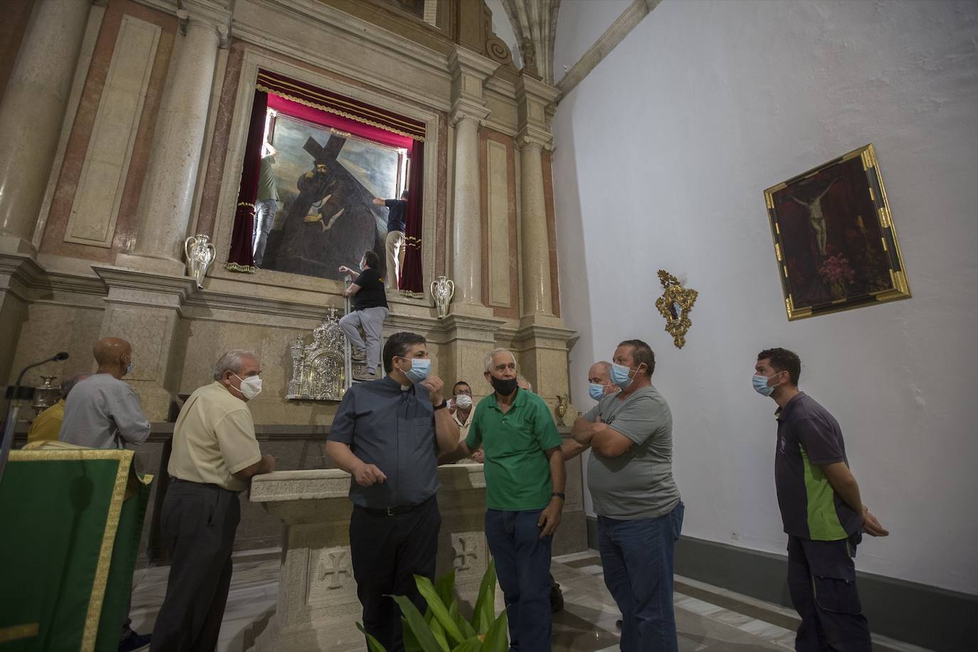 Fotos: Los fieles muestran su devoción al Cristo del Paño