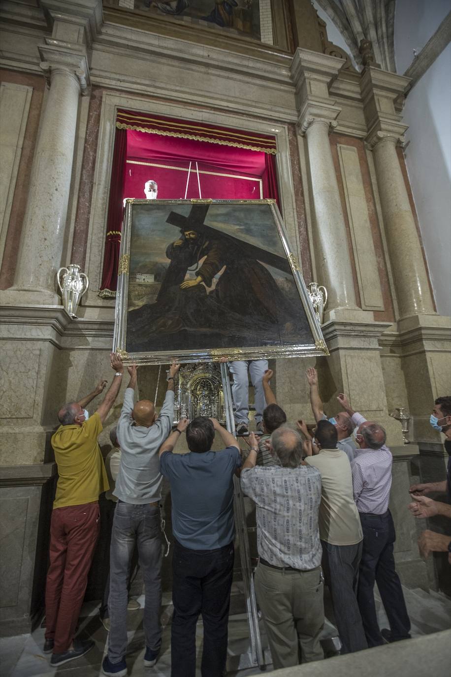 Fotos: Los fieles muestran su devoción al Cristo del Paño