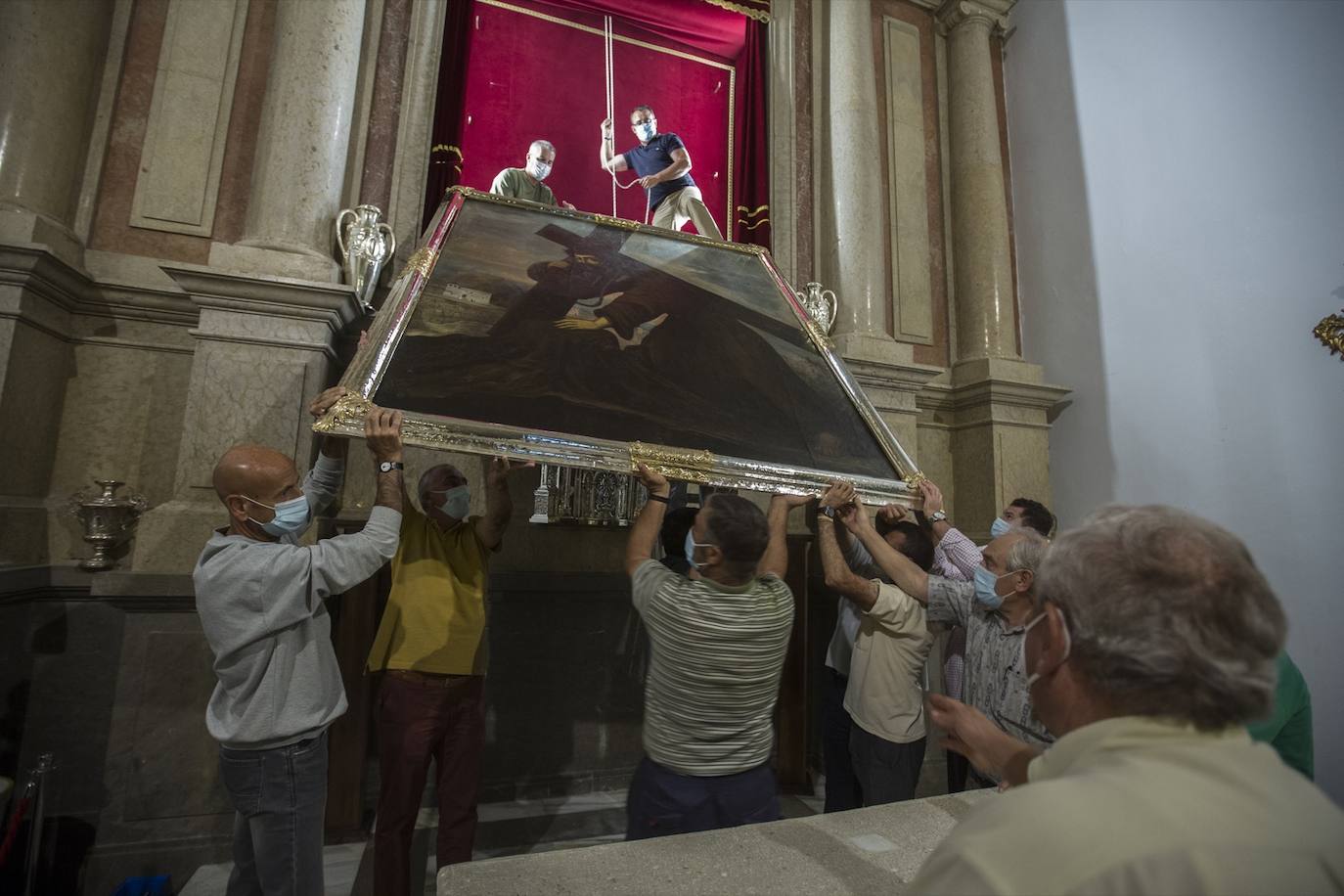 Fotos: Los fieles muestran su devoción al Cristo del Paño
