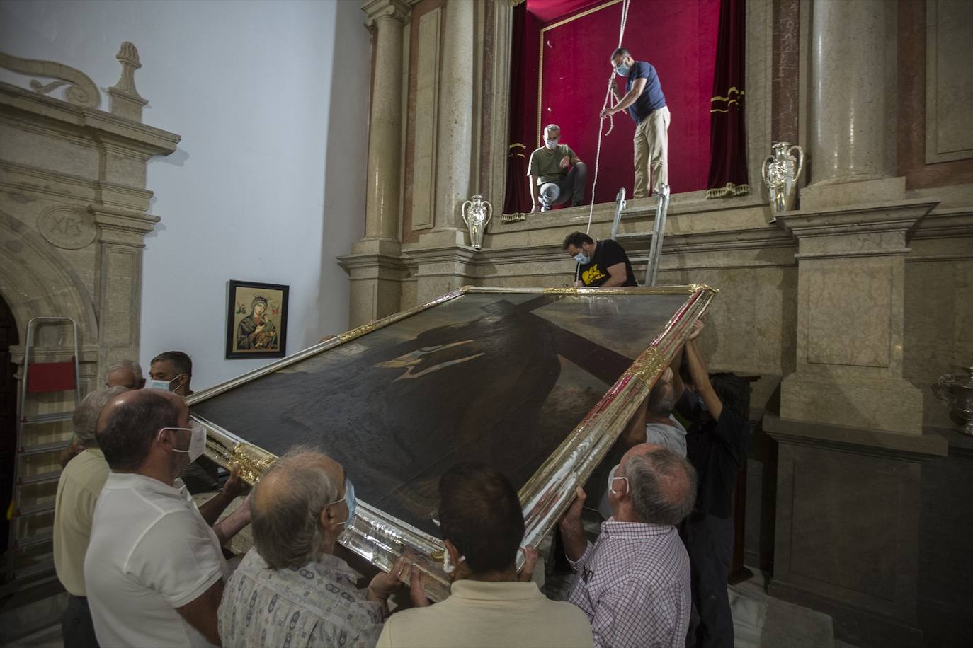 Fotos: Los fieles muestran su devoción al Cristo del Paño