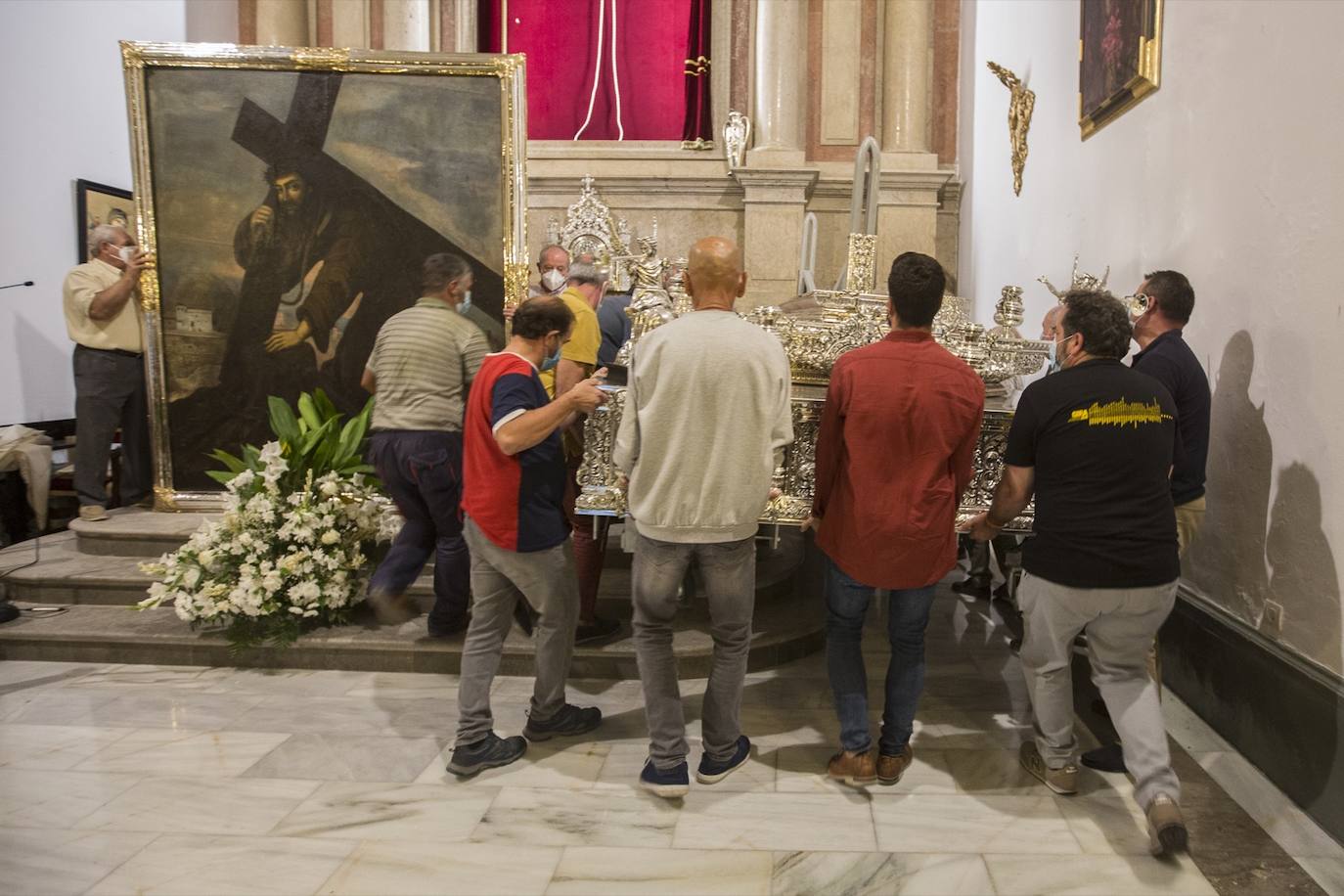 Fotos: Los fieles muestran su devoción al Cristo del Paño