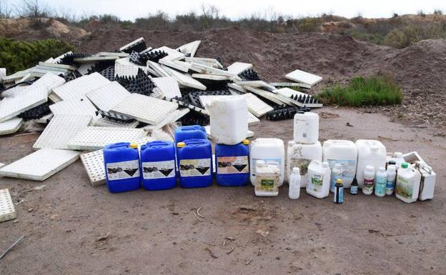 Se recogieron gran cantidad de restos de la agricultura, incluidos productos químicos peligrosos. 