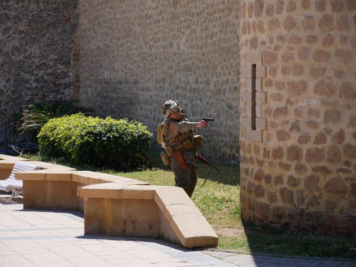 Dentro del II Encuentro con la Historia centrado en la Segunda Guerra Mundial, este sábado y domingo se llevaron a cabo unas recreaciones de unas de las batallas del Desembarco de Normandía, ante la presencia de cientos de espectadores.